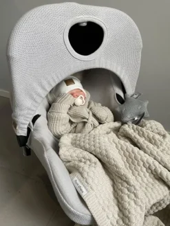 Baby's Only - päällinen vauvan turvakaukaloon, palmikko