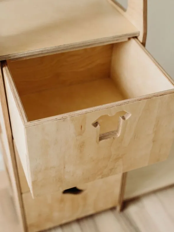 Duck Woodworks - lasten vaatekaappi laatikoilla