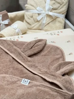 Huppupyyhe lapselle, pupunkorva warm taupe