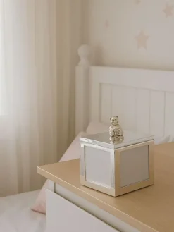 Kaunis hopeoitu soittorasia kaiverruksella, nalle