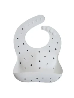 Mushie silikoninen ruokalappu (white letters)
