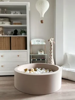Pehmeä pallomeri + pallot (valitse värit), beige
