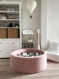 Pehmeä pallomeri + pallot (valitse värit), powder rose
