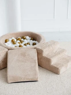 Pehmustettu pallomeri, leikkialusta, liukumäki ja portaat - Teddy Beige