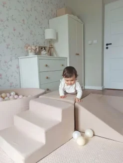 Pehmustettu pallomeri, leikkialusta, liukumäki ja portaat - Beige