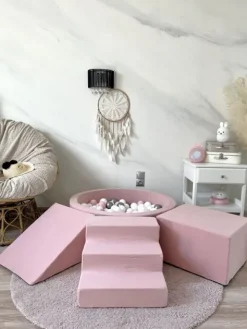Pehmustettu pallomeri, leikkialusta, liukumäki ja portaat - Pink