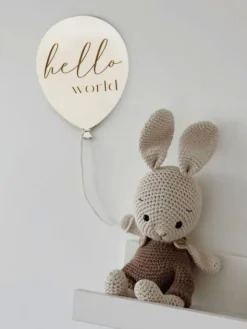 Puinen teksti-ilmapallo, Hello world