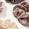 Scrunchie satiinihiusdonitsi