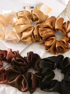 Scrunchie satiinihiusdonitsi