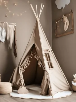 Tiipii teltta röyhelöreunoilla ja matolla, beige