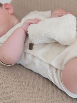 Uniliina tutinpidikkeellä, omena