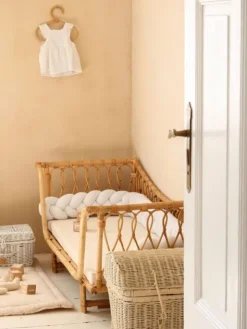 Velvet Palmikko reunasuoja pinnasänkyyn ja juniorisänkyyn - White