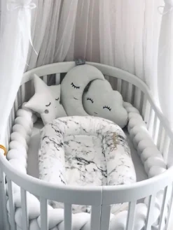 Velvet Palmikko reunasuoja pinnasänkyyn ja juniorisänkyyn - White