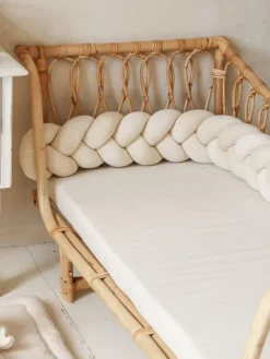 Velvet Palmikko reunasuoja pinnasänkyyn ja juniorisänkyyn - Cream