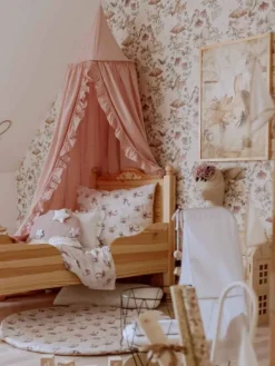 Vuodekatos jossa etuosassa röyhelö, dirty pink